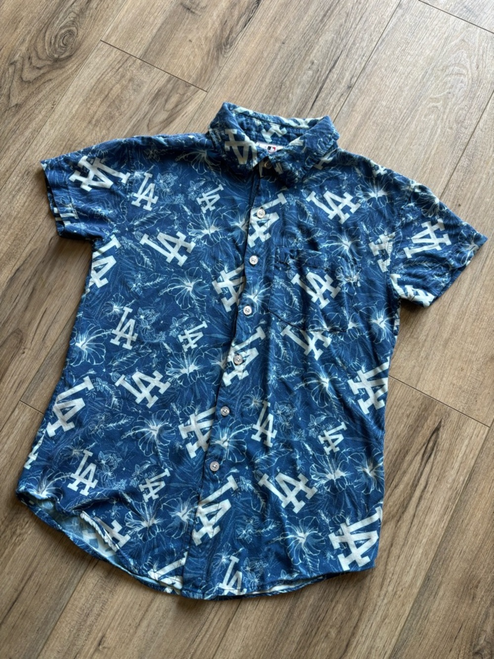 Genuine Merchandise Blue LA Dodgers  Short-Sleeve Button-Up